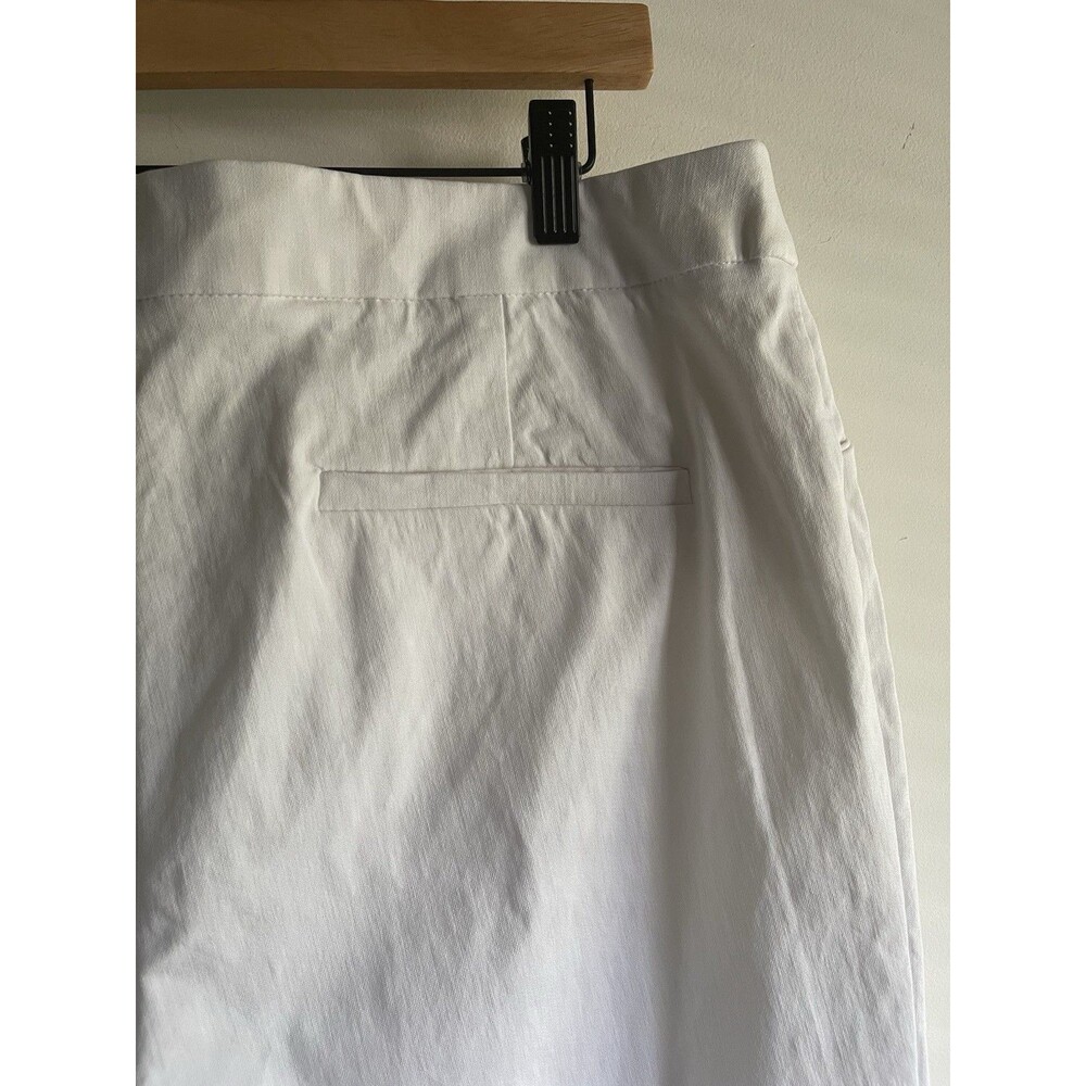 NWT Chicos So Slimming White Stretch 13” Bermuda Shorts Size 3/XL/US 16 Pockets - Picture 11 of 12